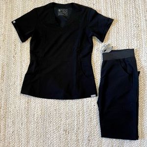 FIGS SET: black XS